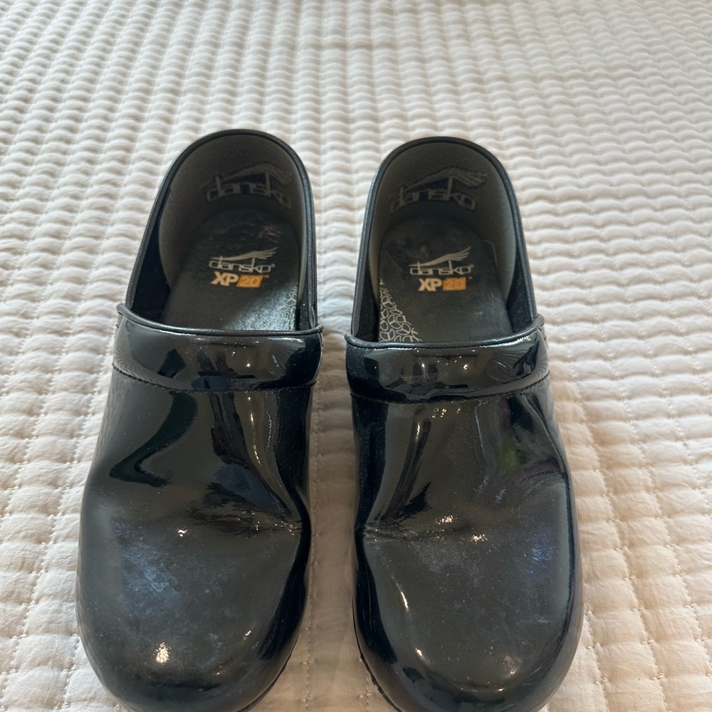 Dansko Black Patent Leather Clogs sz 41